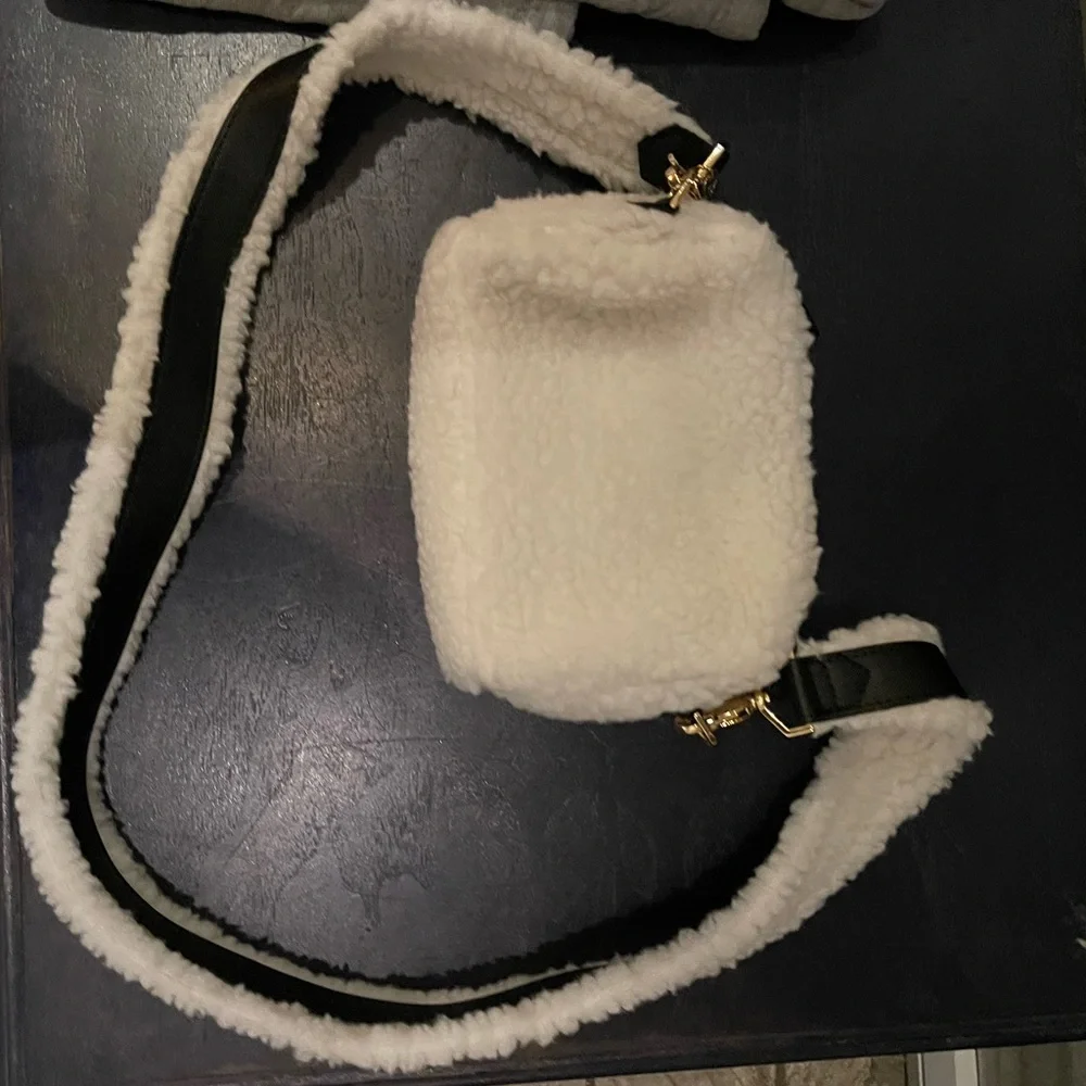 Stella & Dot white shearling crossbody, brand new condition - Picture 2 of 3